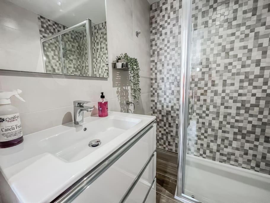 Modern 2 Bed Apartment With Pool In Frigiliana Exterior photo